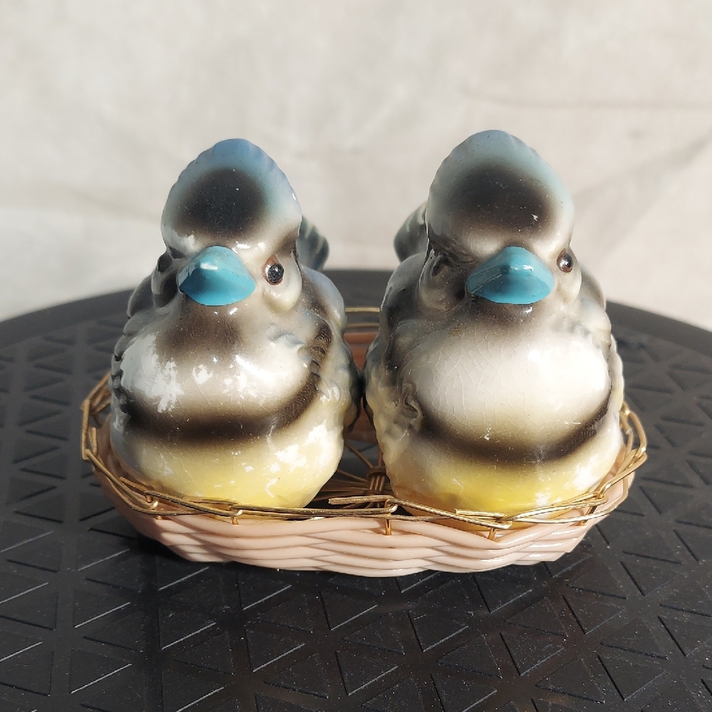 Vintage Mid-Century Bluebird Salt & Pepper Shakers in Basket 1950s / 1960s